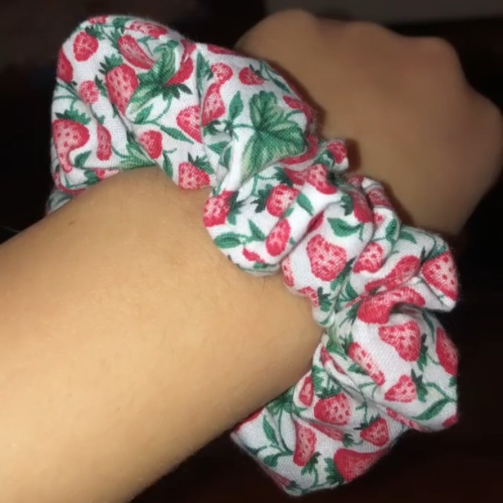 Scrunchie - Picture 7 of 7
